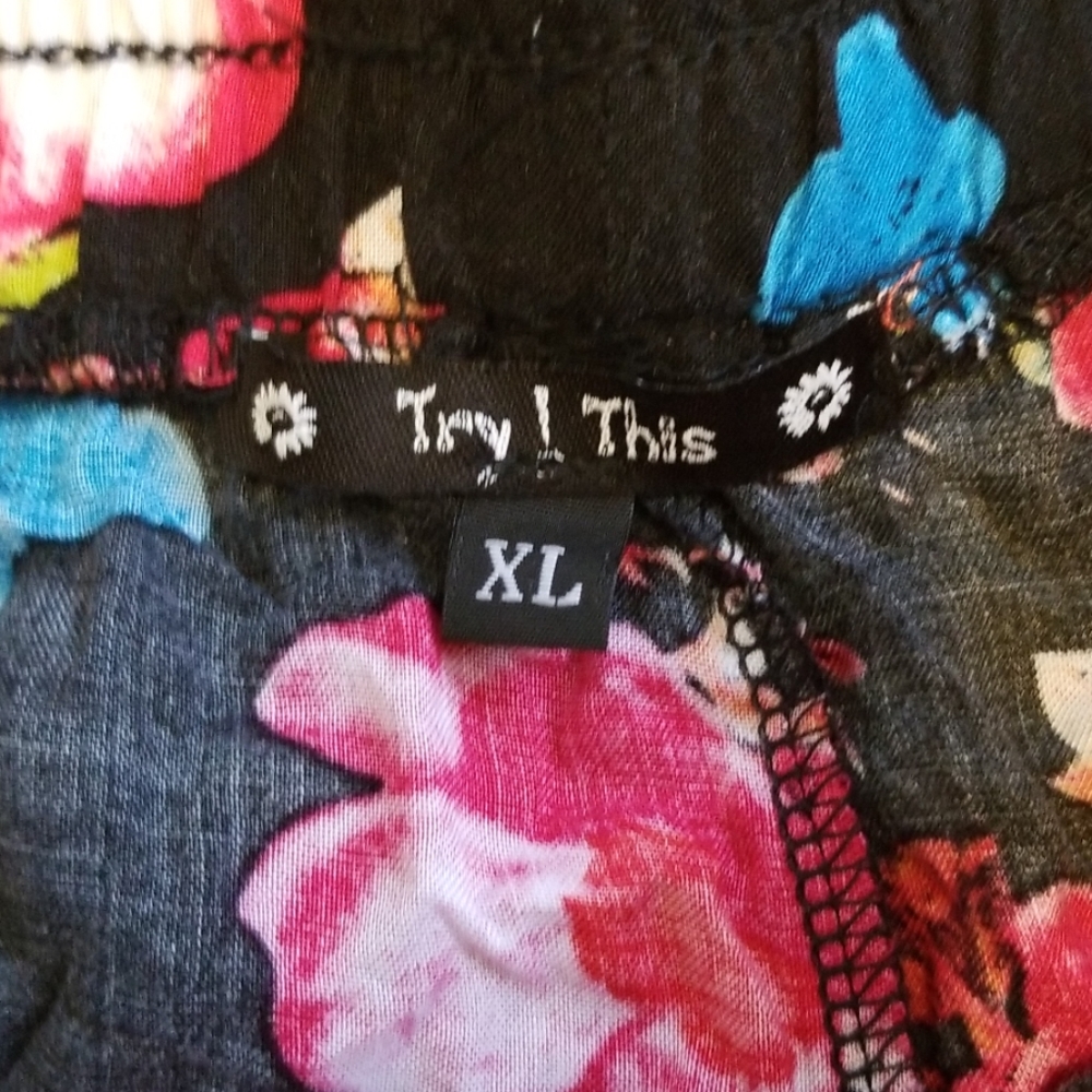 NWT Juniors Sz XL Floral Fringe Shorts - Picture 3 of 3